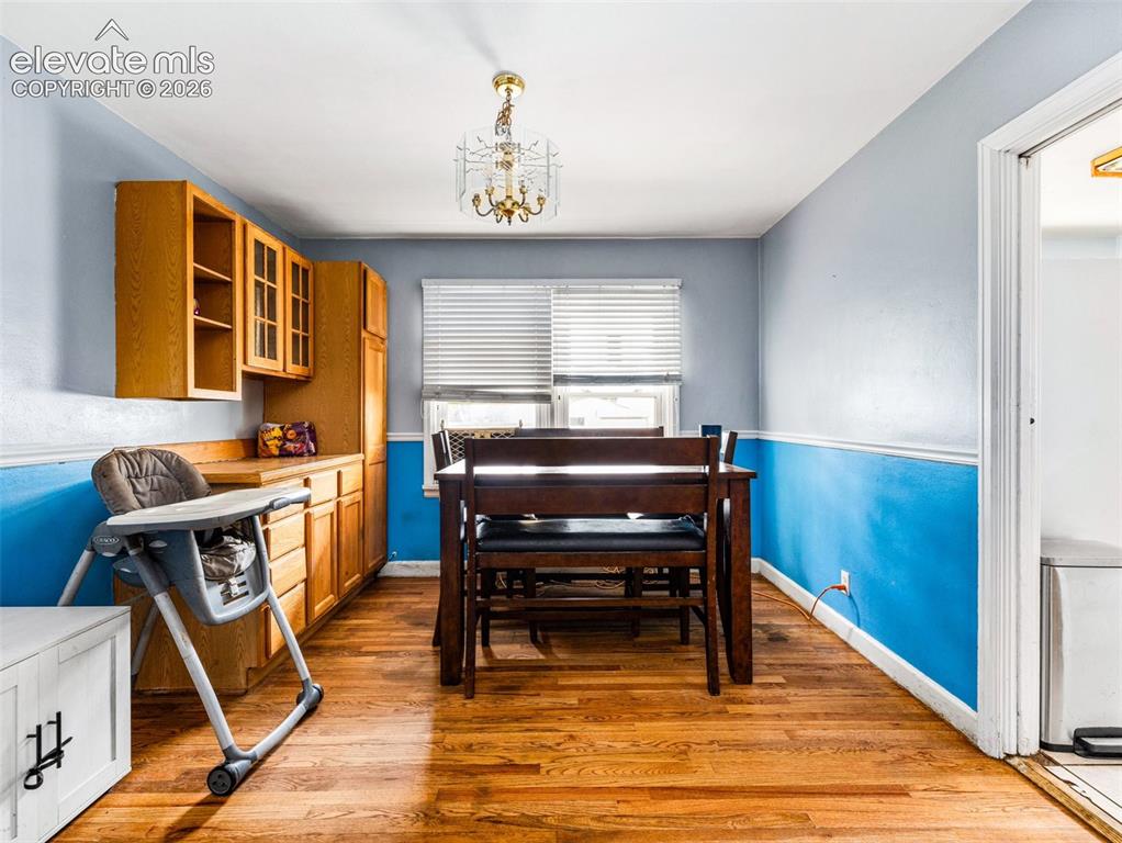 Image 11 of 24: Dining Area