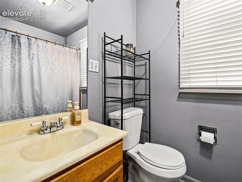 Image 12 of 24: Bathroom