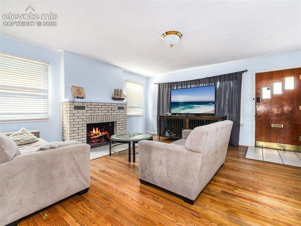 Image 4 of 24: Living Room