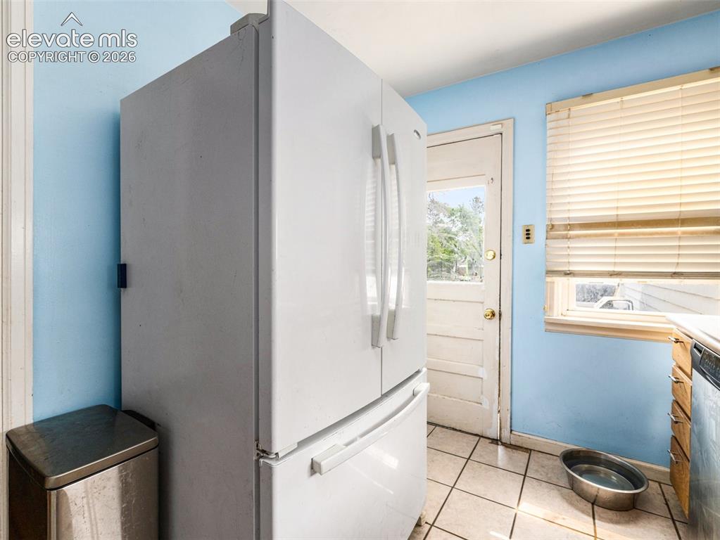 Image 9 of 24: Kitchen