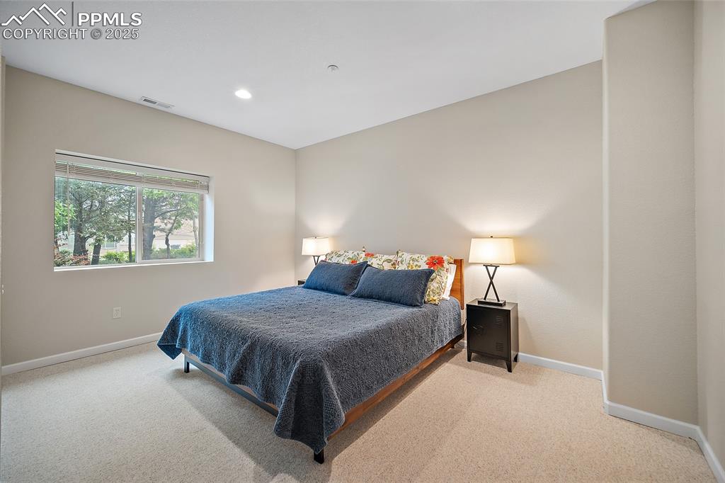Image 40 of 50: Basement bedroom
