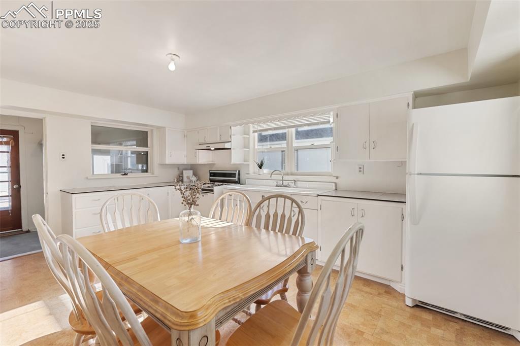 Image 12 of 34: Kitchen