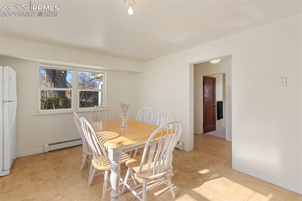 Image 13 of 34: Dining Area