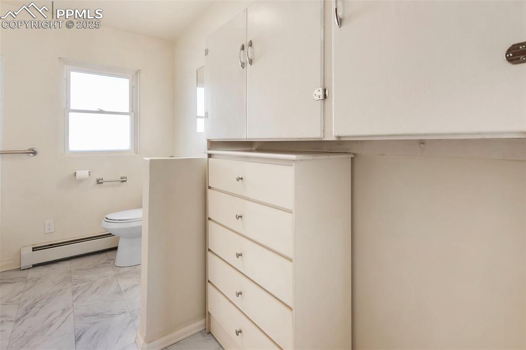 Image 17 of 34: Bathroom