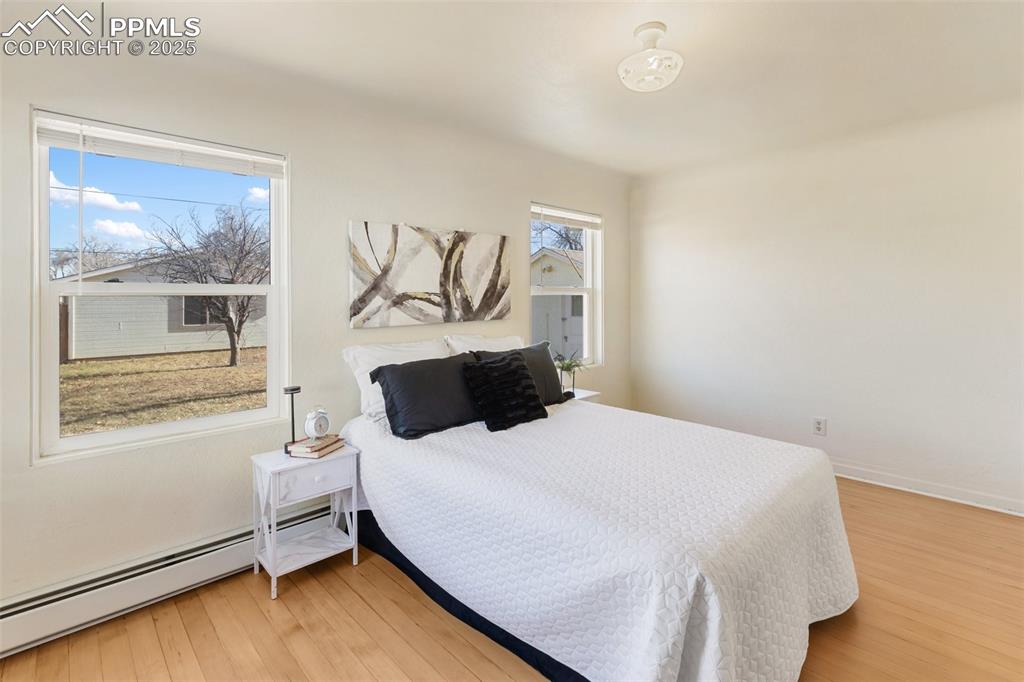 Image 22 of 34: Bedroom