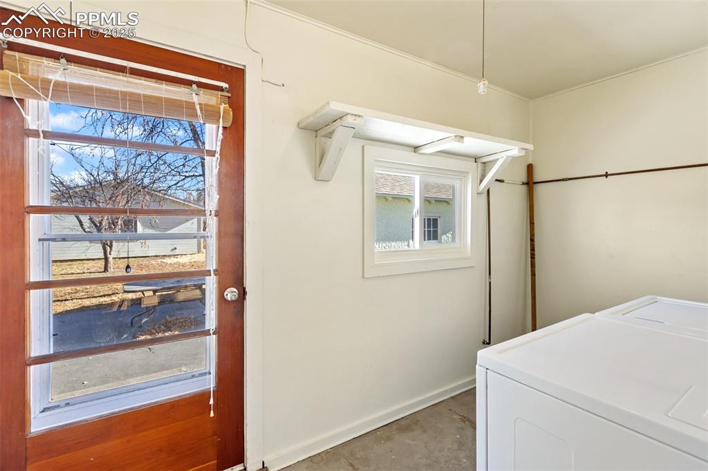 Image 25 of 34: Laundry