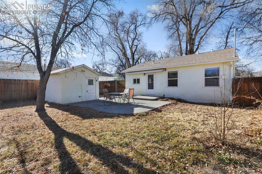 Image 4 of 34: Back of Structure