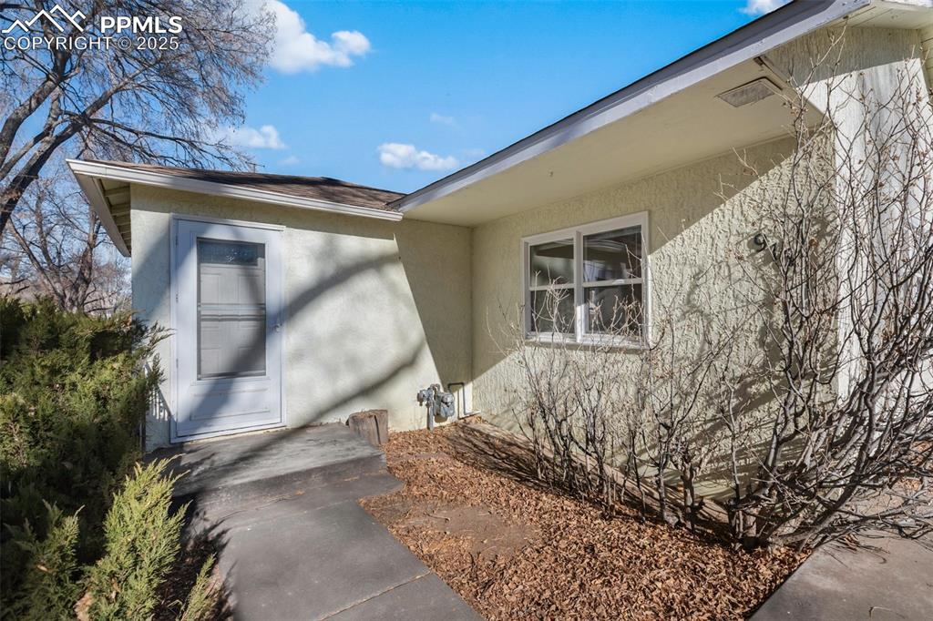 Image 6 of 34: Entry