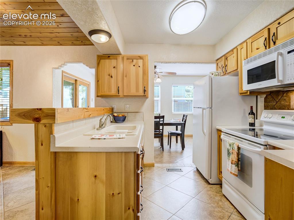 Image 10 of 35: Kitchen