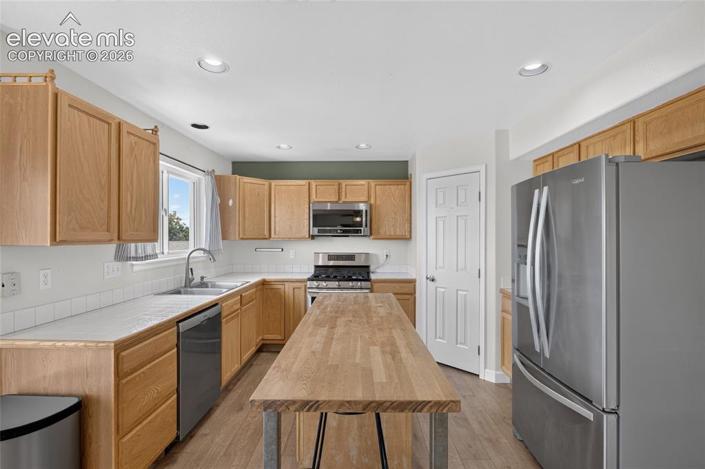 Image 6 of 34: Kitchen