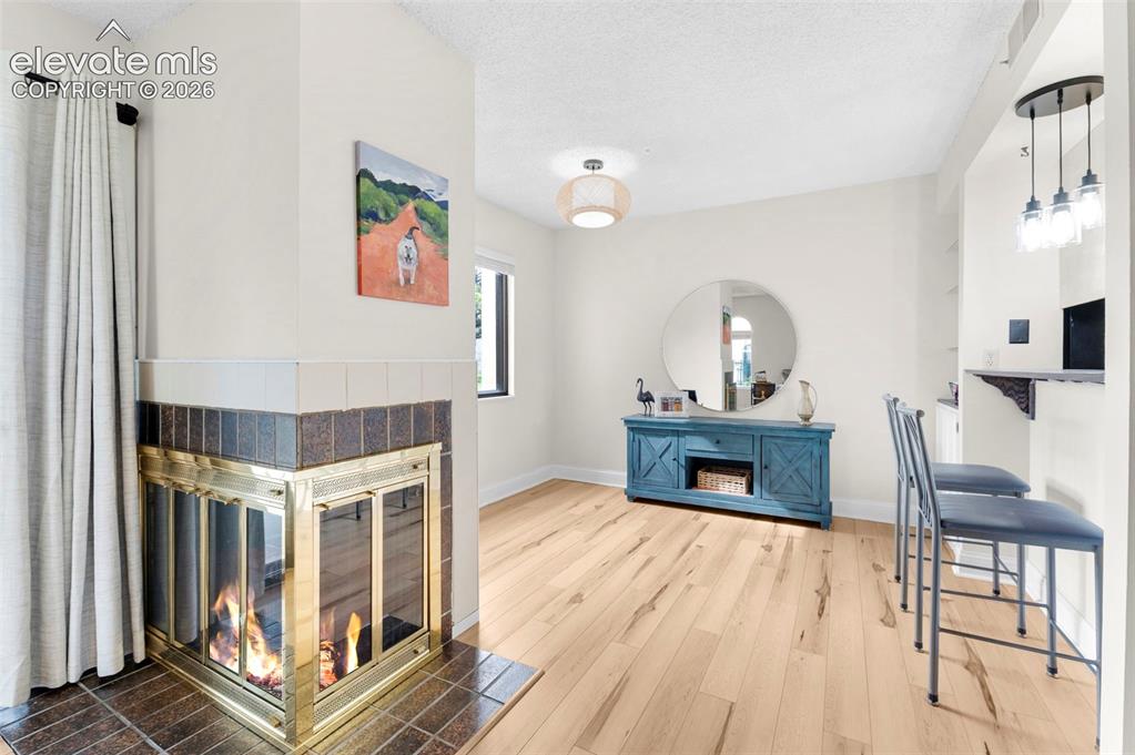 Image 10 of 30: Living Room