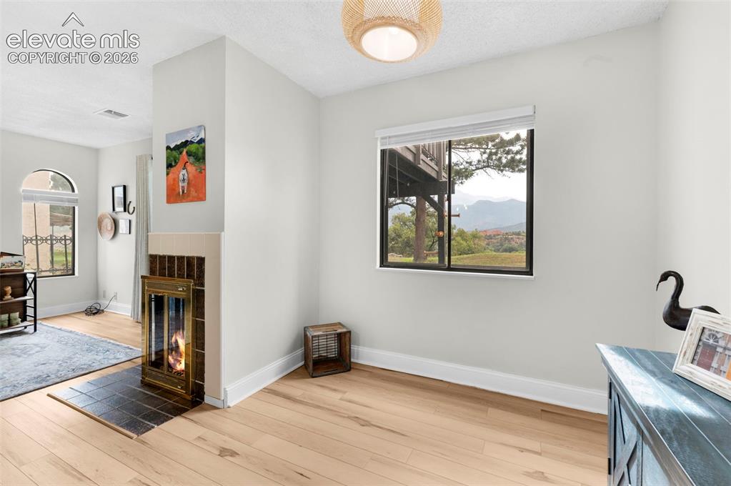 Image 12 of 30: Dining Area