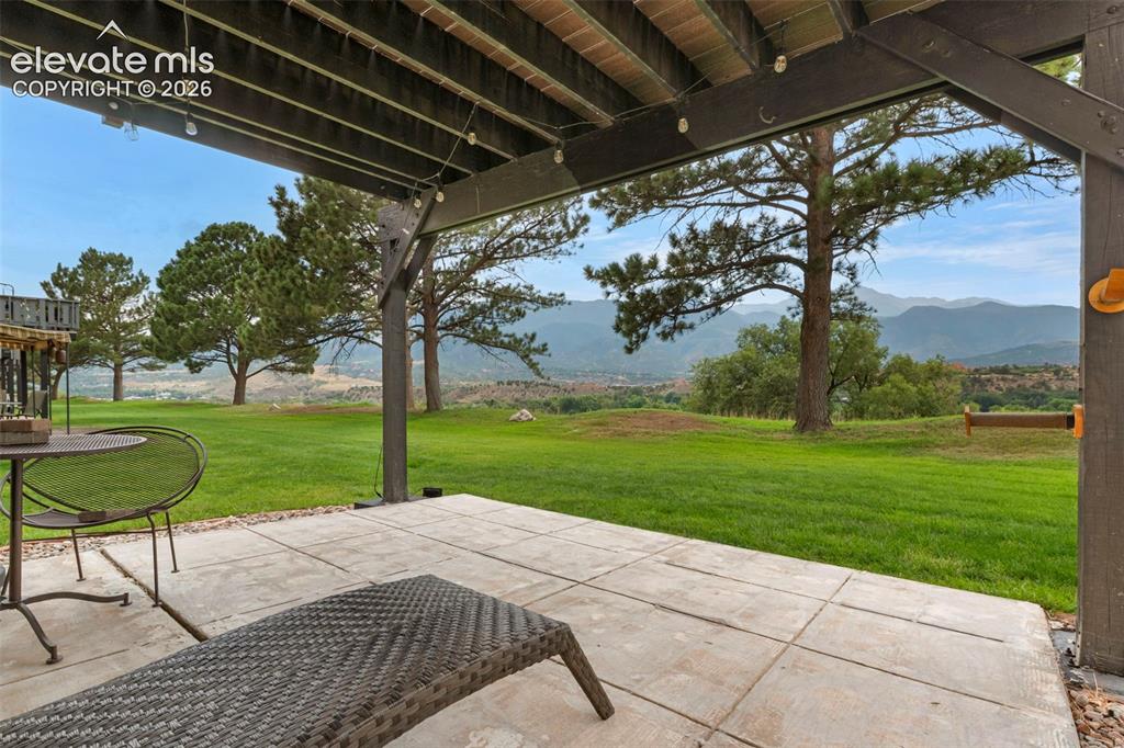 Image 4 of 30: Patio