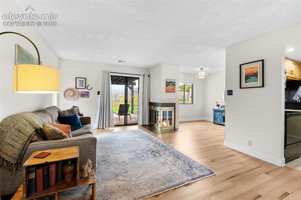 Image 8 of 30: Living Room