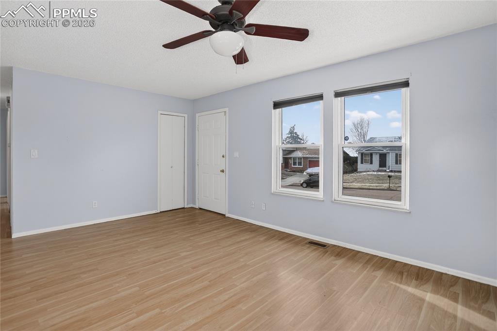 Image 2 of 16: Living room