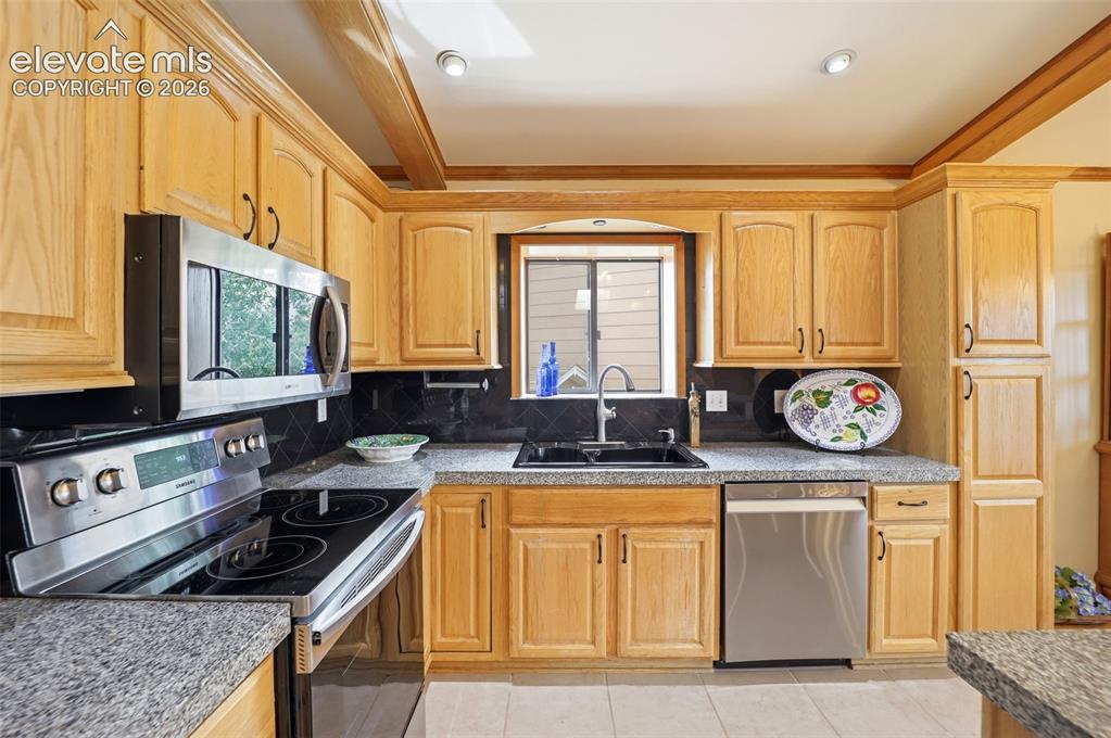 Image 12 of 45: Kitchen