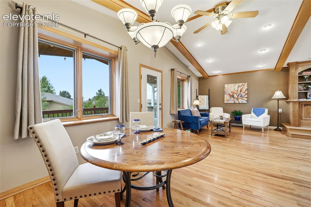 Image 14 of 45: Dining Area