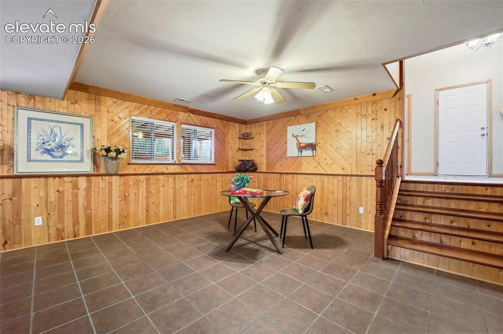 Image 36 of 45: Dining Area