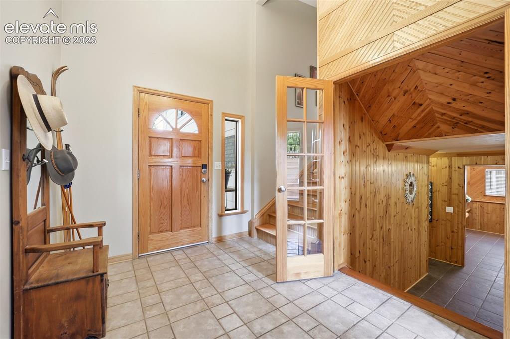 Image 9 of 45: Entry