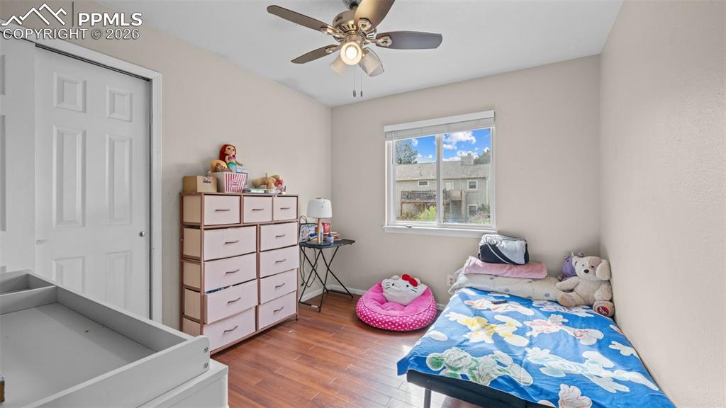 Image 16 of 28: Bedroom