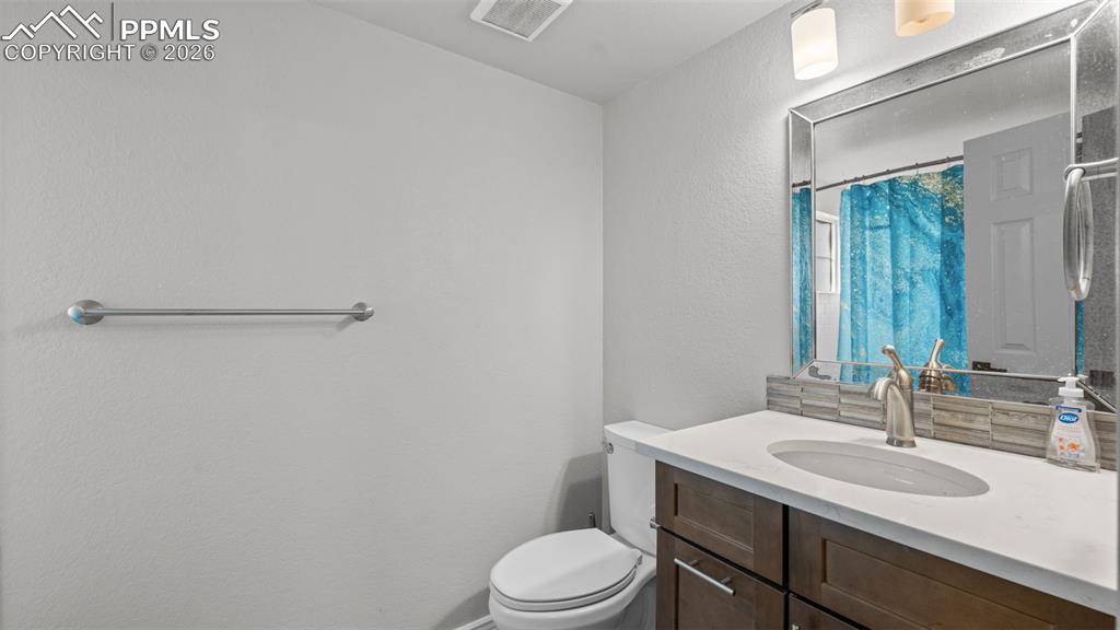 Image 17 of 28: Bathroom