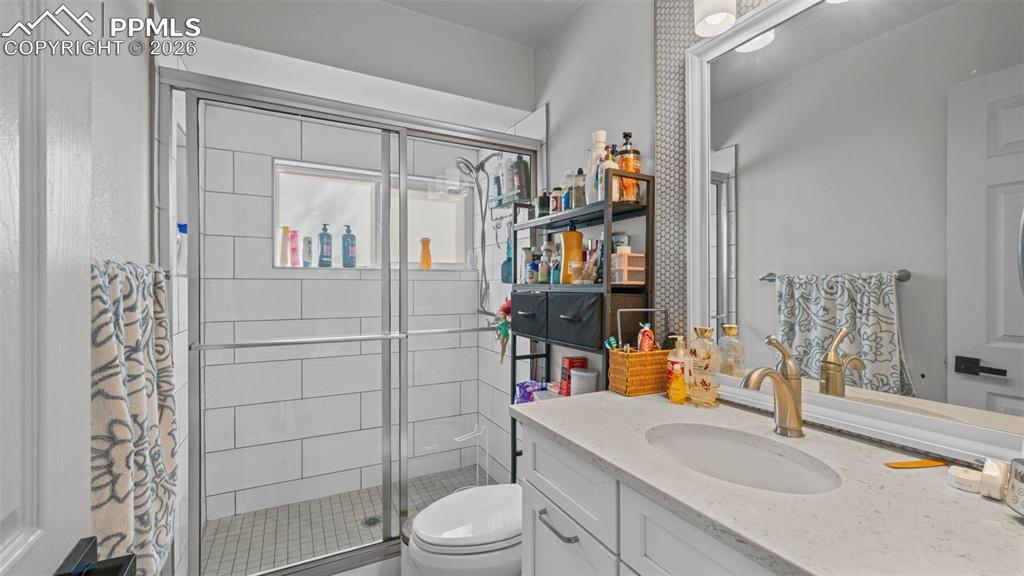 Image 19 of 28: Bathroom