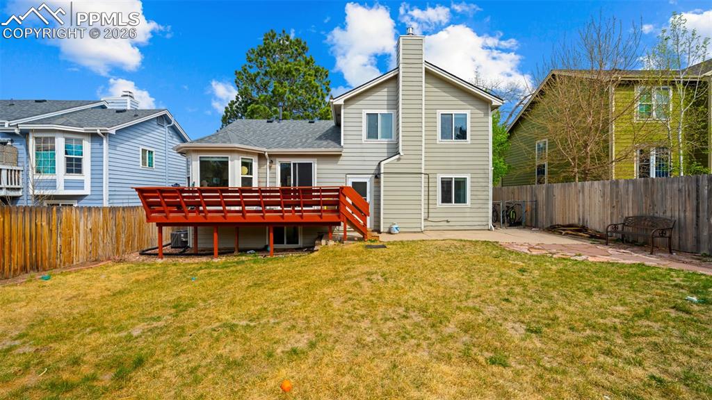 Image 20 of 28: Back of Structure