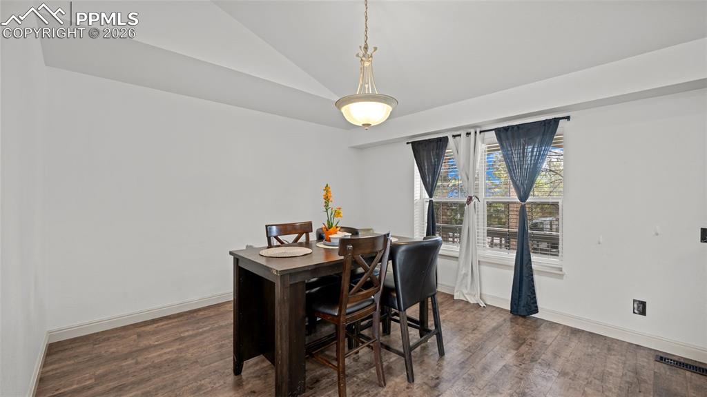 Image 3 of 28: Dining Area