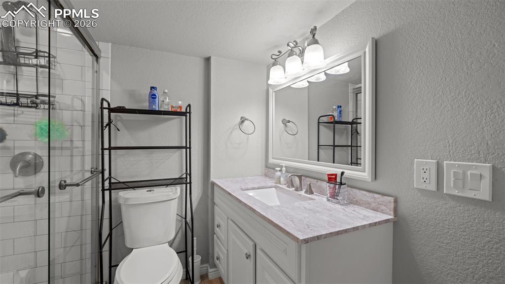 Image 7 of 28: Bathroom