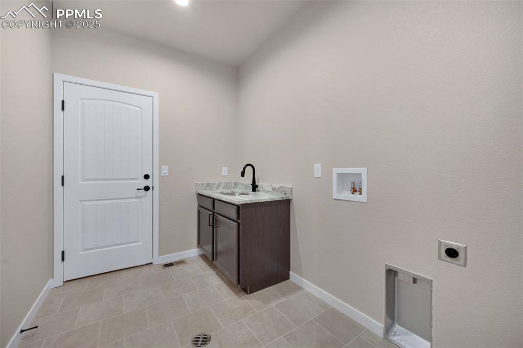 Image 14 of 36: Laundry/Mud Room