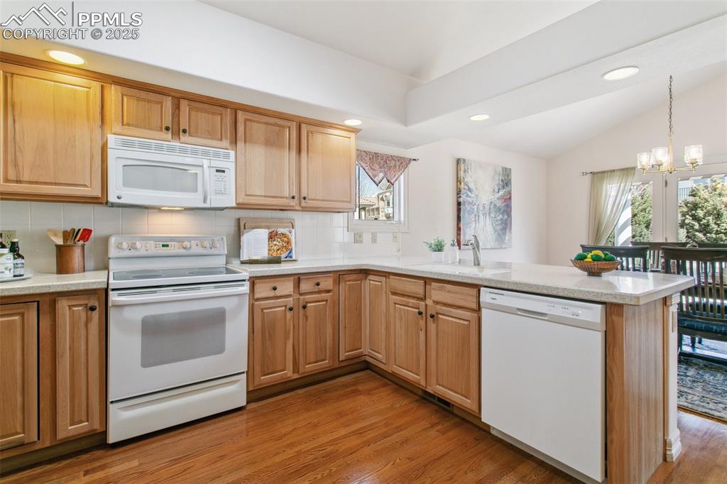 Image 8 of 28: Kitchen