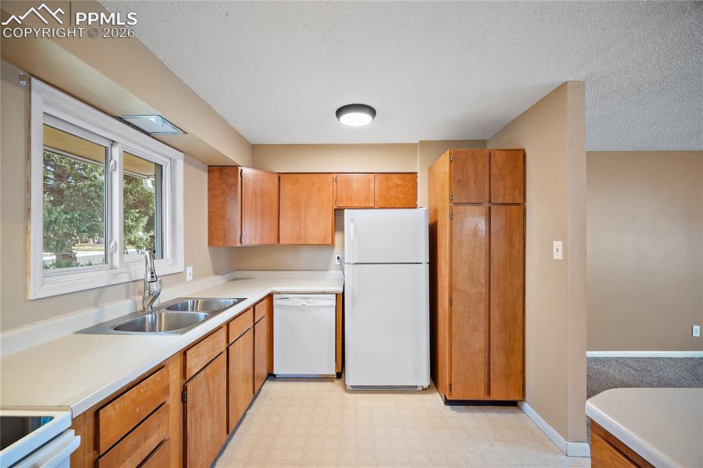 Image 11 of 38: Window looking out to the front of the home. Pantry space.