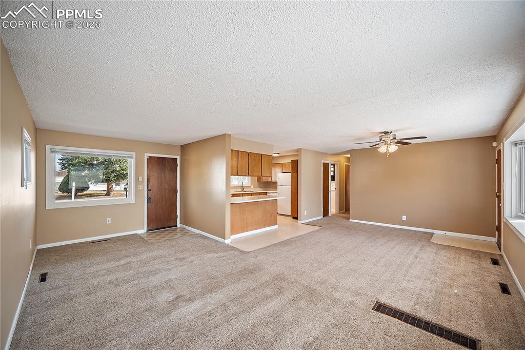 Image 16 of 38: Open concept, perfect for entertaining.