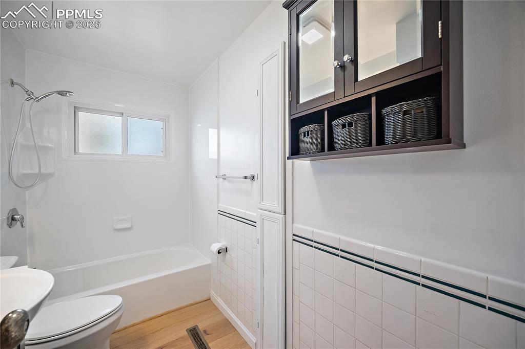 Image 18 of 38: Linen closet built in.