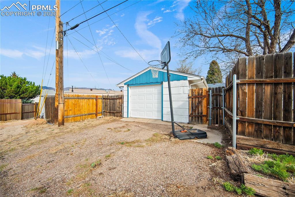 Image 32 of 38: No Description Available