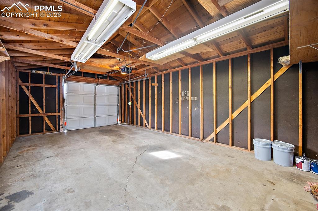 Image 33 of 38: Oversized with lots of storage space.