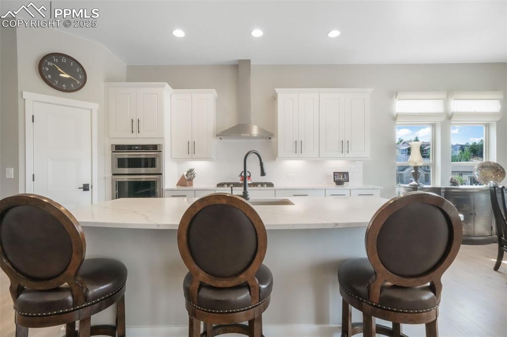 Image 10 of 50: Kitchen