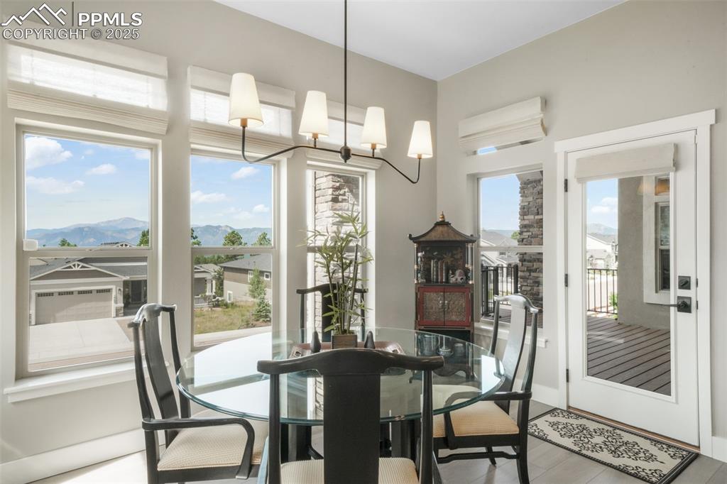 Image 15 of 50: Dining Area