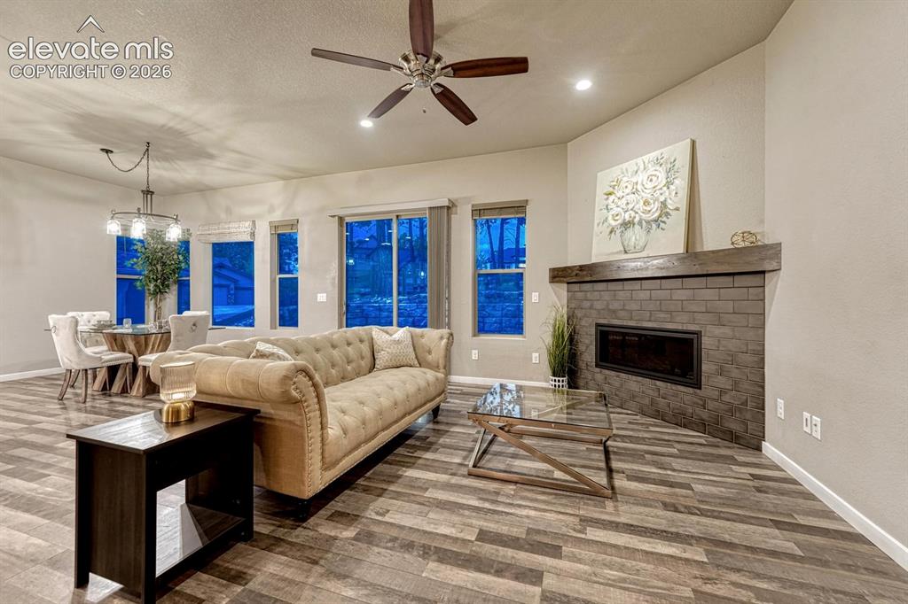 Image 16 of 43: Open living space