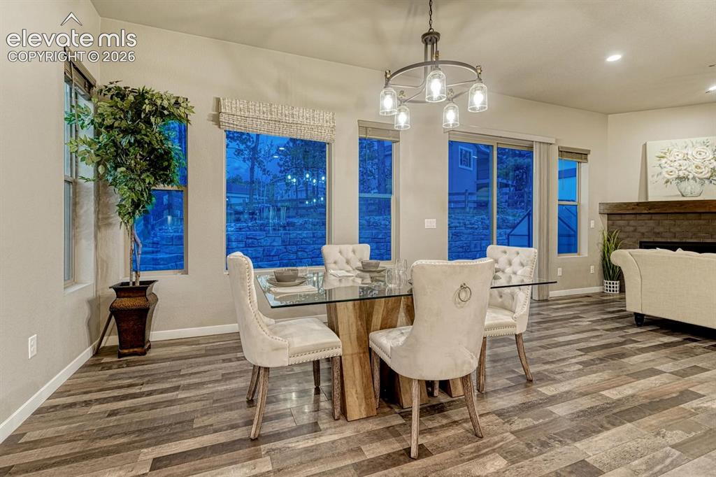 Image 17 of 43: Dining Room