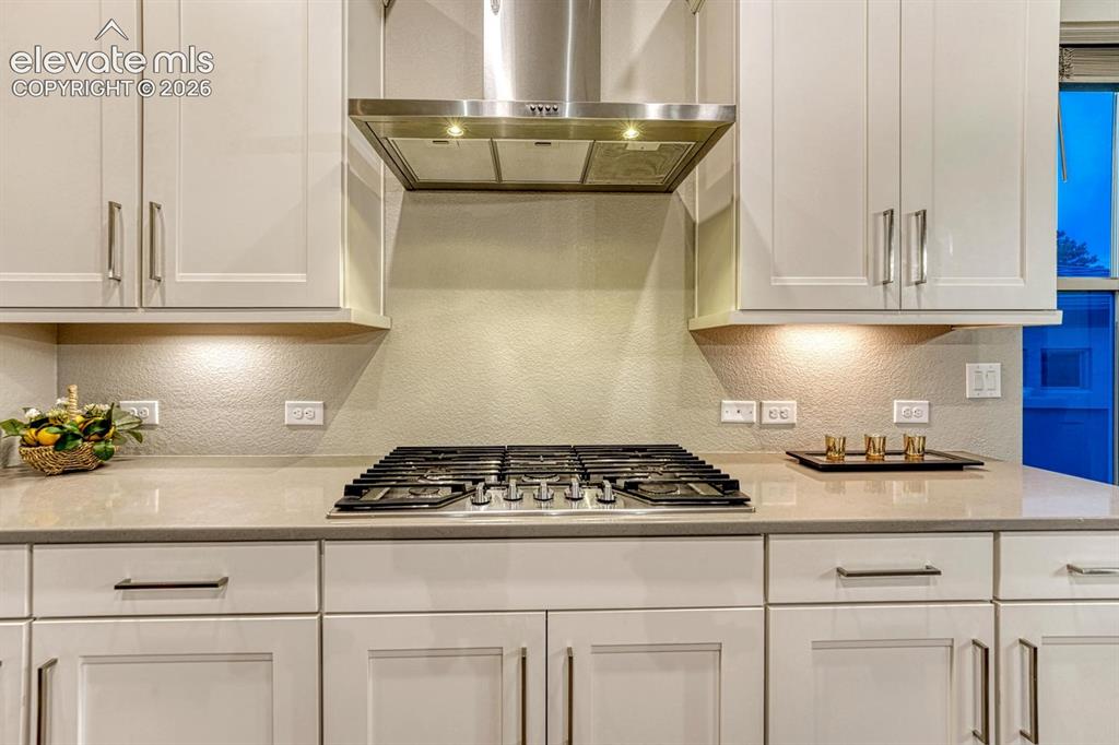 Image 5 of 43: Kitchen
