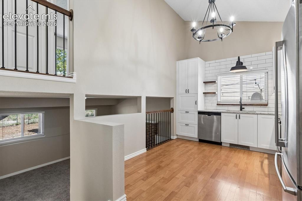 Image 10 of 30: Kitchen