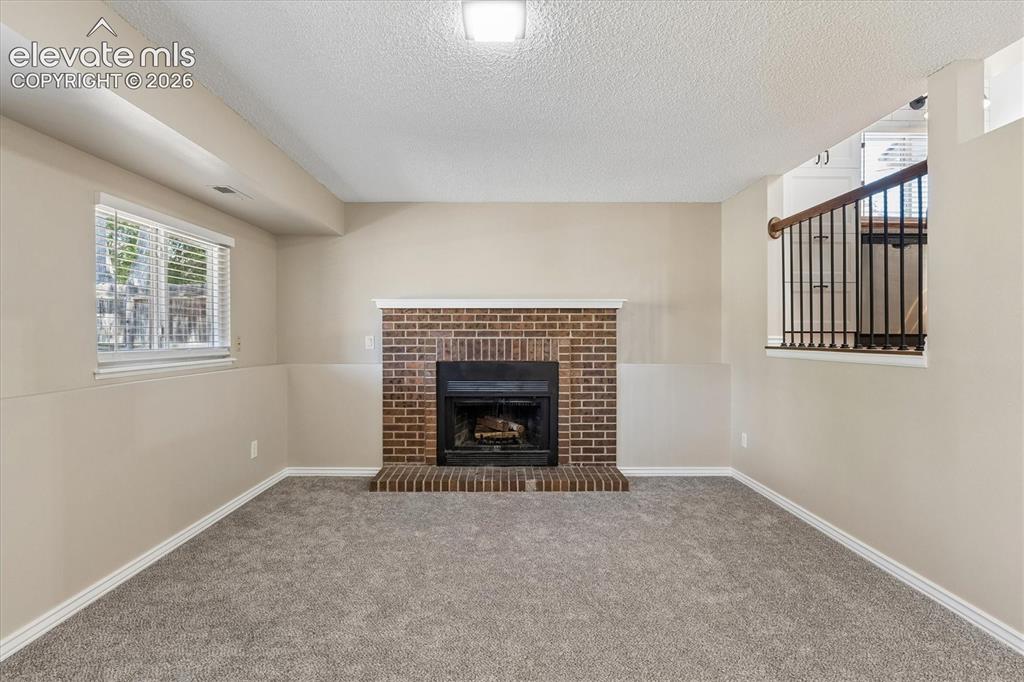 Image 14 of 30: Living Room