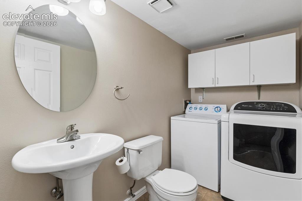 Image 17 of 30: Bathroom