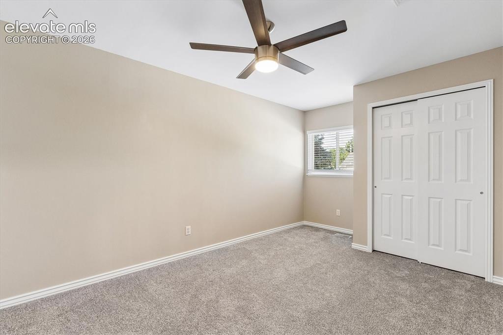 Image 19 of 30: Bedroom