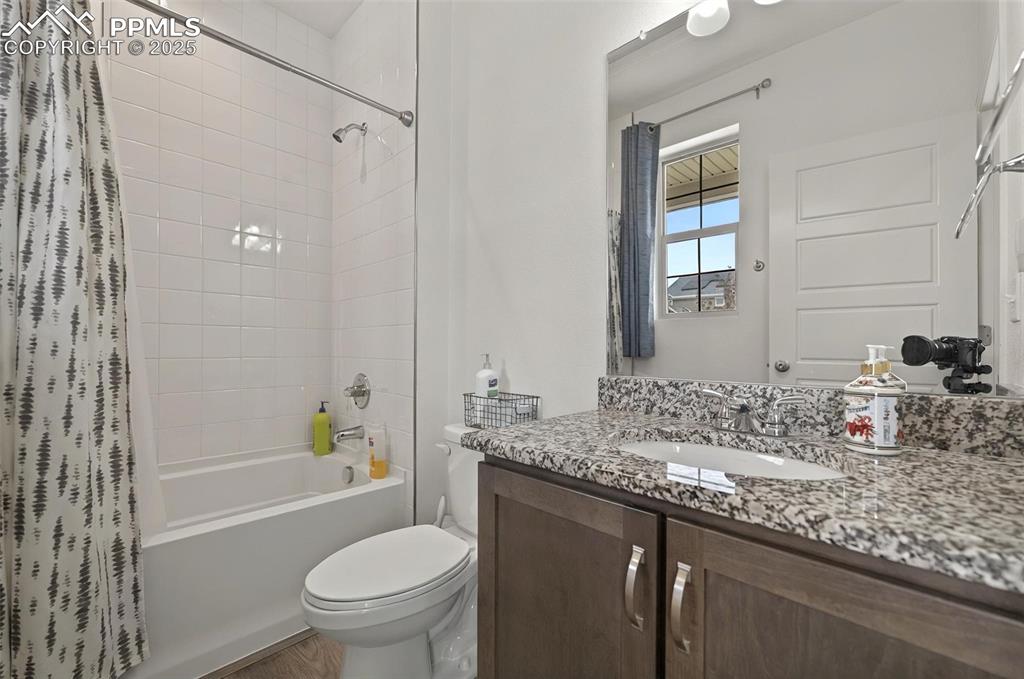 Image 12 of 38: Bathroom