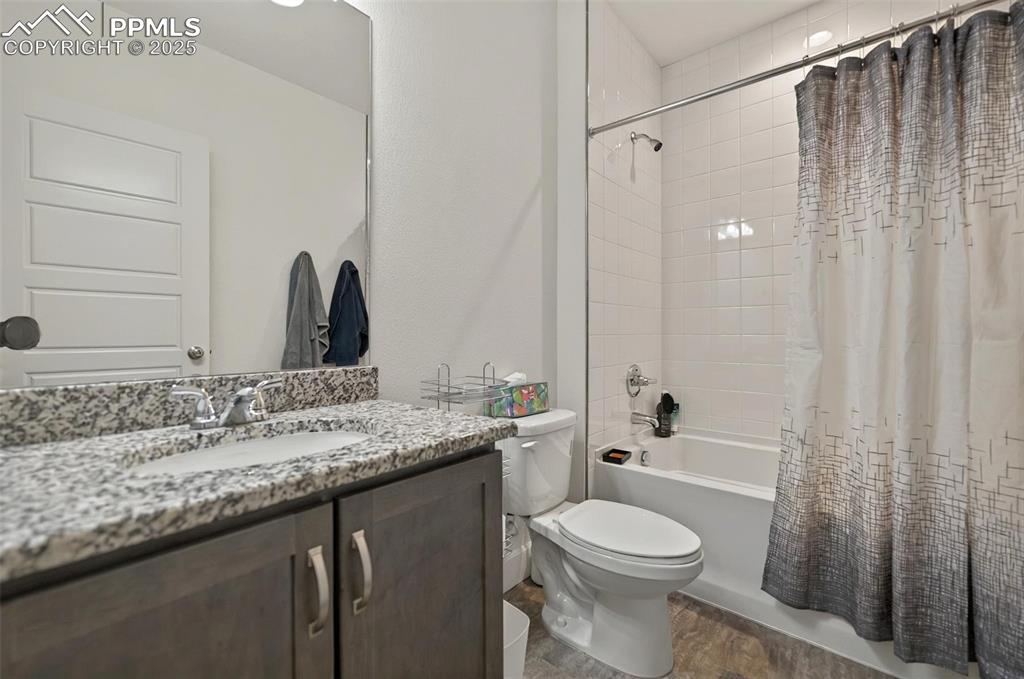Image 30 of 38: Bathroom