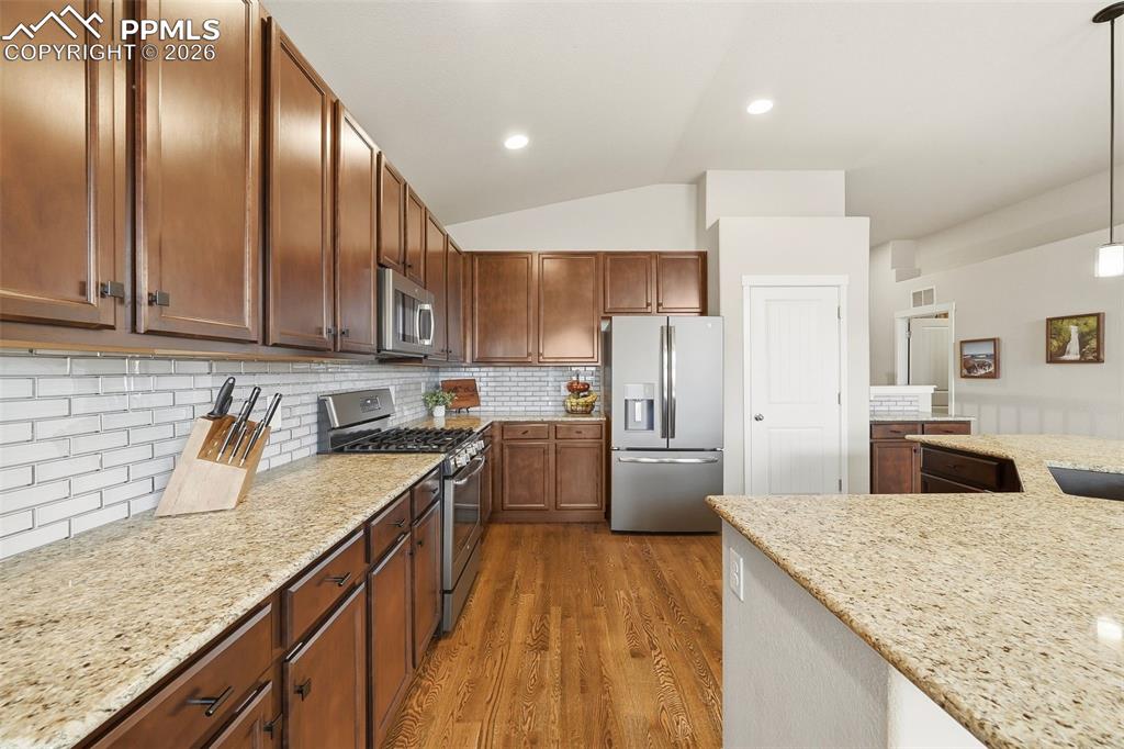 Image 13 of 36: Kitchen