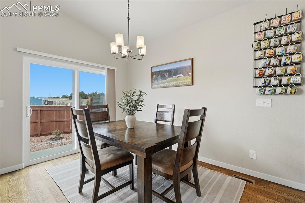 Image 14 of 36: Dining Area