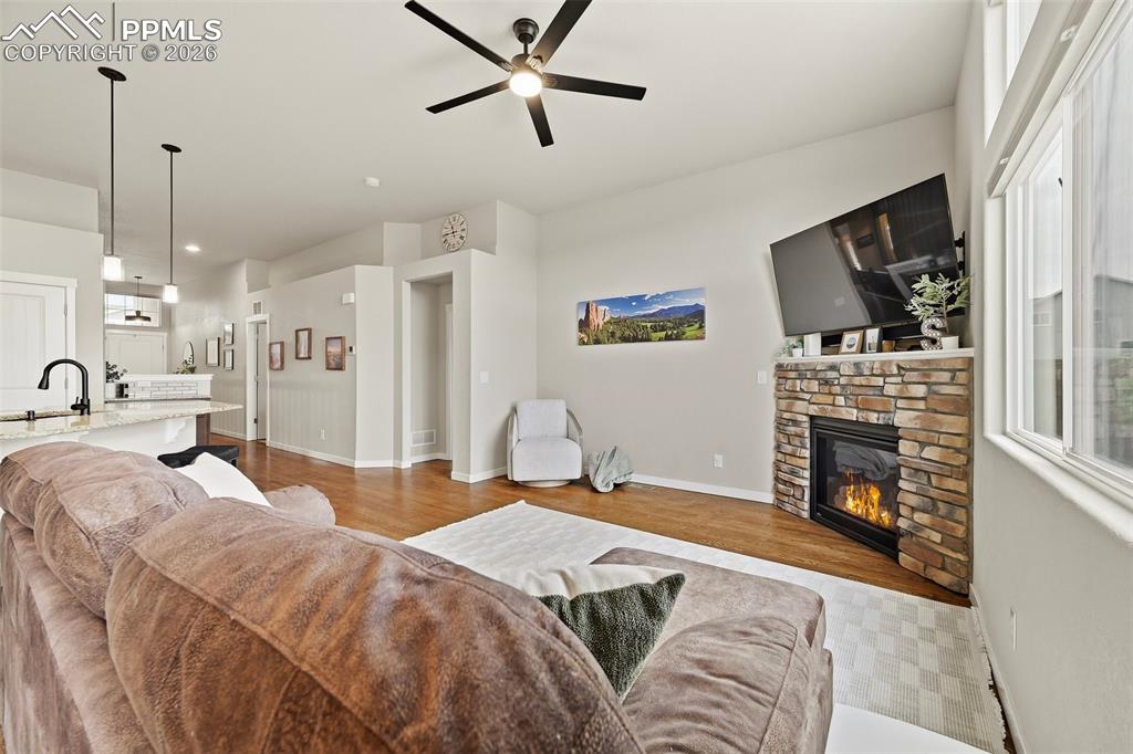 Image 16 of 36: Living Room